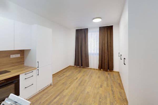 Prenájom bytu 1-izbový 33 m², Hartigova, Praha Prenájom bytu 1-izbový 33 m², Hartigova, Praha