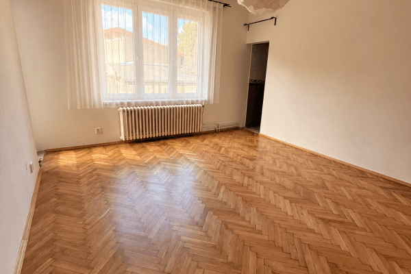 Prenájom bytu 4-izbový 95 m², Bedřicha Smetany, Český Brod Prenájom bytu 4-izbový 95 m², Bedřicha Smetany, Český Brod