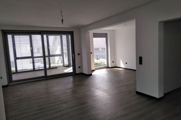 Prenájom bytu 2-izbový 95 m², Korntal-Münchingen Prenájom bytu 2-izbový 95 m², Korntal-Münchingen