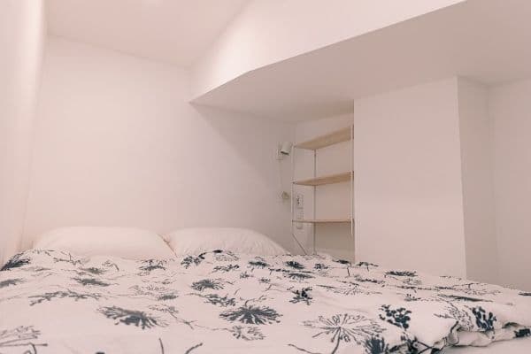 Prenájom bytu 1-izbový 16 m², Benátská, Praha Prenájom bytu 1-izbový 16 m², Benátská, Praha