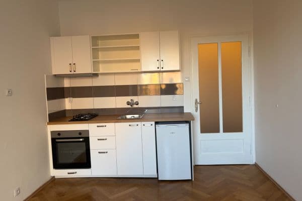 Prenájom bytu Garsoniéra 31 m², Ondříčkova, Praha Prenájom bytu Garsoniéra 31 m², Ondříčkova, Praha
