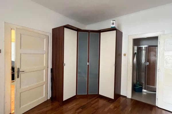 Prenájom bytu 2-izbový 37 m², Jaurisova, Praha Prenájom bytu 2-izbový 37 m², Jaurisova, Praha