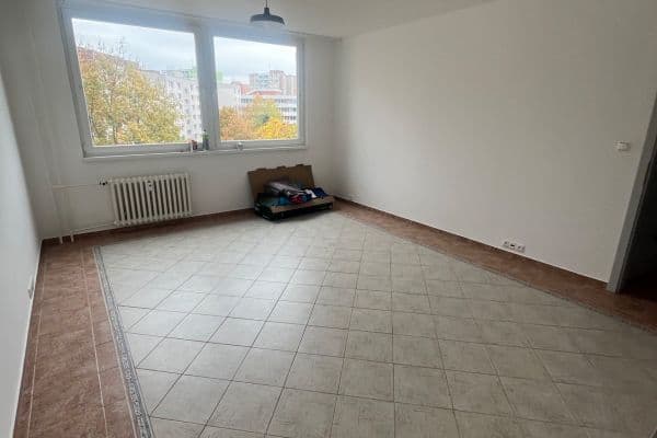 Prenájom bytu 4-izbový 85 m², Krškova, Praha Prenájom bytu 4-izbový 85 m², Krškova, Praha
