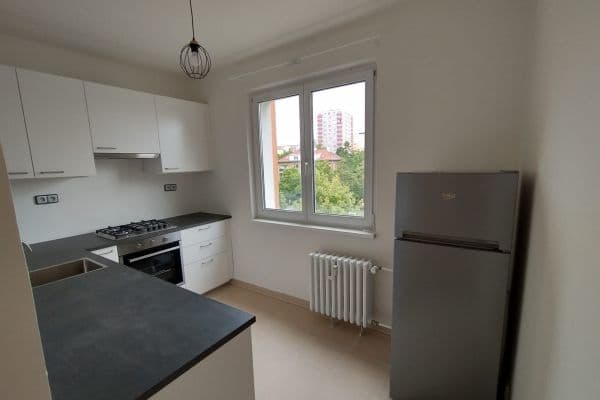 Prenájom bytu 2-izbový 53 m², Počernická, Praha Prenájom bytu 2-izbový 53 m², Počernická, Praha
