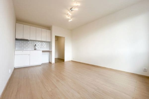 Predaj bytu 1-izbový 24 m², Káranská, Praha Predaj bytu 1-izbový 24 m², Káranská, Praha