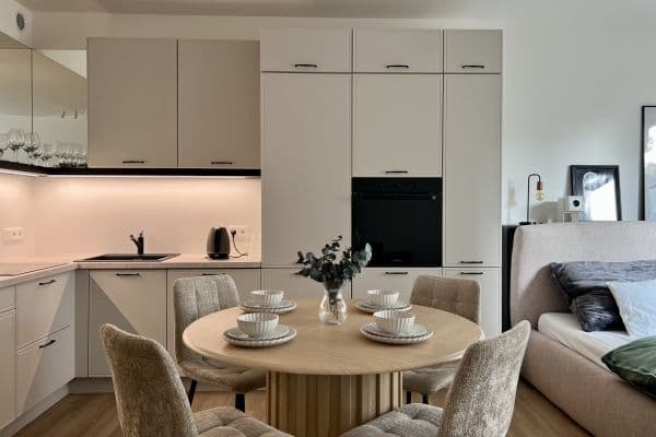 Prenájom bytu 1-izbový 45 m², Cukerní, Praha Prenájom bytu 1-izbový 45 m², Cukerní, Praha