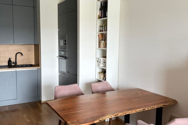Prenájom bytu 2-izbový 56 m², Mezi vodami, Praha Prenájom bytu 2-izbový 56 m², Mezi vodami, Praha