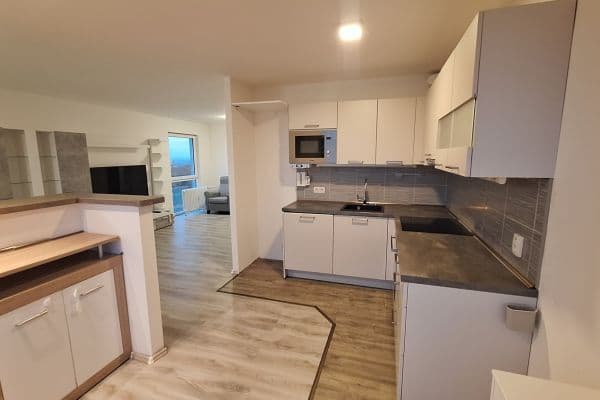 Prenájom bytu 3-izbový 70 m², Frýdlantská, Praha Prenájom bytu 3-izbový 70 m², Frýdlantská, Praha