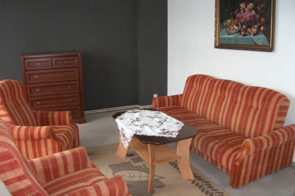 Prenájom bytu 2-izbový 68 m², Dlouhá, Karlovy Vary Prenájom bytu 2-izbový 68 m², Dlouhá, Karlovy Vary