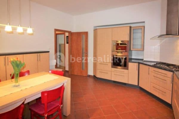 Prenájom bytu 2-izbový 68 m², U Okrouhlíku, Praha Prenájom bytu 2-izbový 68 m², U Okrouhlíku, Praha