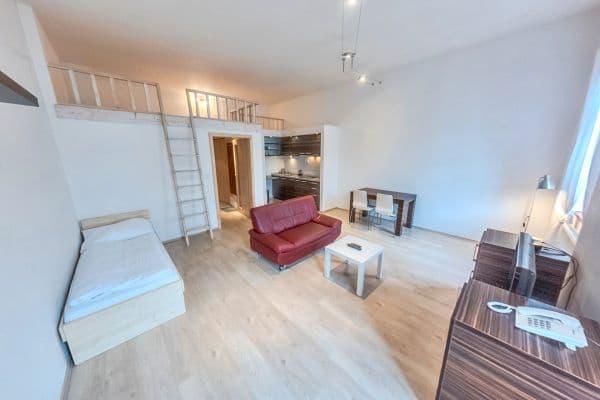 Prenájom bytu 1-izbový 50 m², Špitálská, Hradec Králové Prenájom bytu 1-izbový 50 m², Špitálská, Hradec Králové