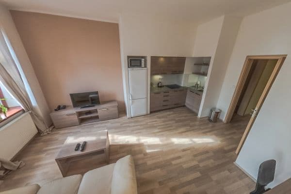 Prenájom bytu 2-izbový 56 m², Špitálská, Hradec Králové Prenájom bytu 2-izbový 56 m², Špitálská, Hradec Králové