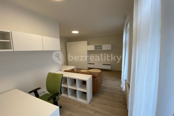 Prenájom bytu 1-izbový 36 m², Křižíkova, Prenájom bytu 1-izbový 36 m², Křižíkova,