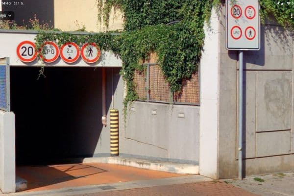 Prenájom garáže 16 m², Varhulíkové, Praha Prenájom garáže 16 m², Varhulíkové, Praha