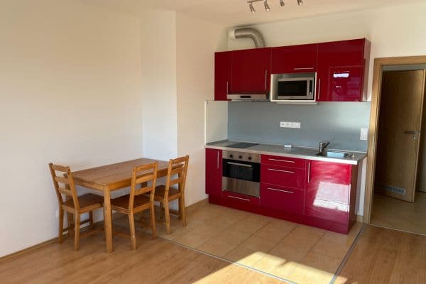 Prenájom bytu 1-izbový 33 m², Švihovská, Praha Prenájom bytu 1-izbový 33 m², Švihovská, Praha