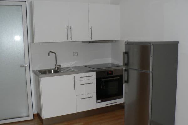 Prenájom bytu 2-izbový 38 m², Neklanova, Praha Prenájom bytu 2-izbový 38 m², Neklanova, Praha