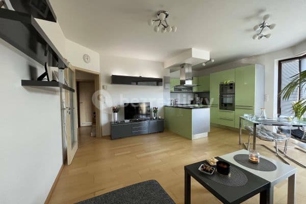 Prenájom bytu 3-izbový 78 m², Nademlejnská, Praha Prenájom bytu 3-izbový 78 m², Nademlejnská, Praha