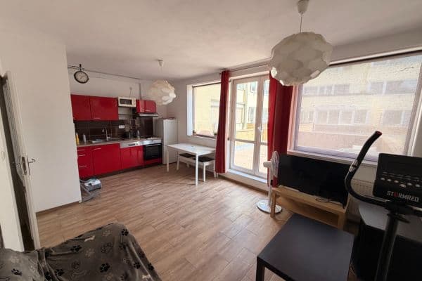 Prenájom bytu Garsoniéra 31 m², Zahradníčkova, Praha 5 Prenájom bytu Garsoniéra 31 m², Zahradníčkova, Praha 5