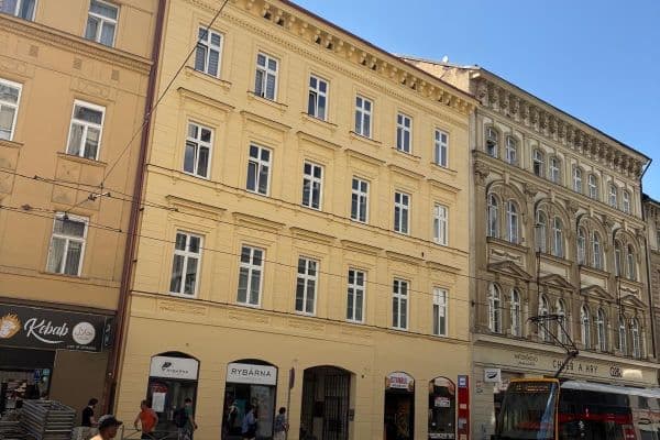 Prenájom bytu 1-izbový 35 m², Štefánikova, Praha Prenájom bytu 1-izbový 35 m², Štefánikova, Praha