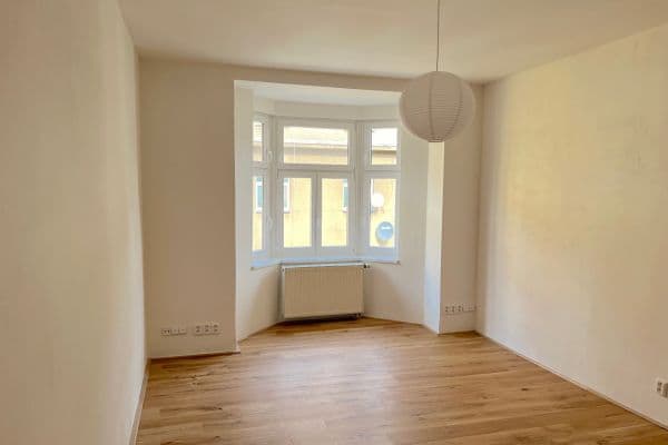 Prenájom bytu 2-izbový 66 m², Jaurisova, Praha Prenájom bytu 2-izbový 66 m², Jaurisova, Praha