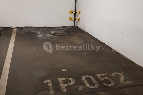 Prenájom garáže 16 m², Hanusova, Praha, Praha