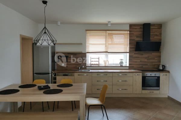 Prenájom bytu 3-izbový 85 m², Janáčkova, Čeperka Prenájom bytu 3-izbový 85 m², Janáčkova, Čeperka