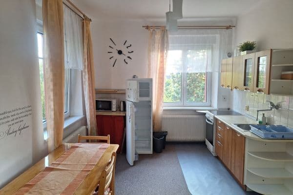 Prenájom bytu 1-izbový 44 m², Edisonova, Praha Prenájom bytu 1-izbový 44 m², Edisonova, Praha