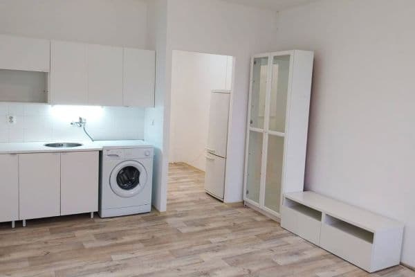 Prenájom bytu Garsoniéra 27 m², Nad lesním divadlem, Praha Prenájom bytu Garsoniéra 27 m², Nad lesním divadlem, Praha