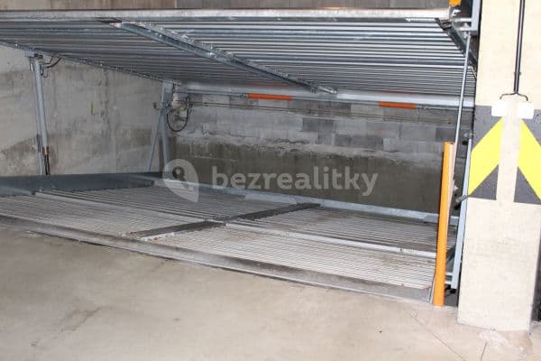 Prenájom garáže 13 m², Františka Kadlece, Praha Prenájom garáže 13 m², Františka Kadlece, Praha
