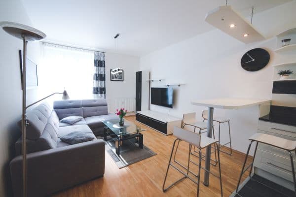 Prenájom bytu 2-izbový 53 m², Mariánská, Praha 12 Prenájom bytu 2-izbový 53 m², Mariánská, Praha 12