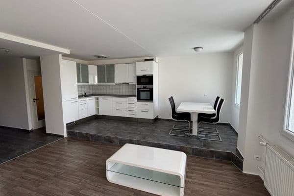 Prenájom bytu 3-izbový 72 m², Kálikova, Praha Prenájom bytu 3-izbový 72 m², Kálikova, Praha