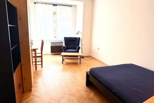 Prenájom bytu 4-izbový 120 m², Biskupcova, Praha 3 Prenájom bytu 4-izbový 120 m², Biskupcova, Praha 3
