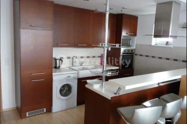 Prenájom bytu 2-izbový 74 m², Nejdlova, Karlovy Vary Prenájom bytu 2-izbový 74 m², Nejdlova, Karlovy Vary