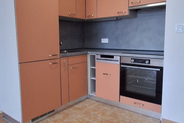 Prenájom bytu 2-izbový 58 m², Bechlínská, Praha Prenájom bytu 2-izbový 58 m², Bechlínská, Praha