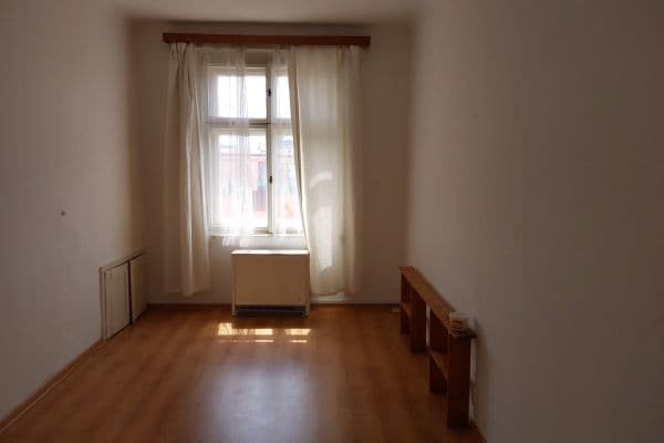 Prenájom bytu 2-izbový 48 m², Madridská, Praha Prenájom bytu 2-izbový 48 m², Madridská, Praha