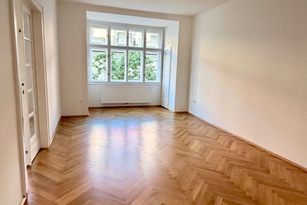 Prenájom bytu 3-izbový 85 m², Uralská, Praha Prenájom bytu 3-izbový 85 m², Uralská, Praha