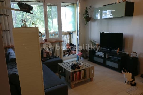 Prenájom bytu 3-izbový 56 m², Borošova, Praha 11 Prenájom bytu 3-izbový 56 m², Borošova, Praha 11