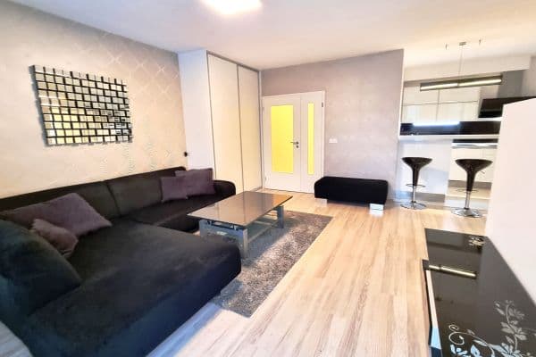 Prenájom bytu 3-izbový 92 m², K Náhonu, Praha Prenájom bytu 3-izbový 92 m², K Náhonu, Praha