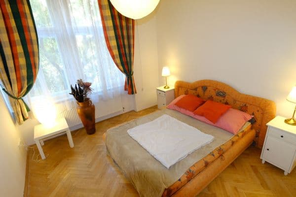 Prenájom bytu 3-izbový 110 m², Šmilovského, Praha Prenájom bytu 3-izbový 110 m², Šmilovského, Praha