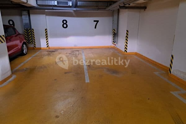 Prenájom garáže 13 m², Dalimilova, Praha Prenájom garáže 13 m², Dalimilova, Praha