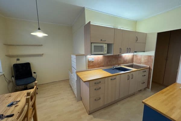 Prenájom bytu 1-izbový 43 m², Vodňanská, České Budějovice Prenájom bytu 1-izbový 43 m², Vodňanská, České Budějovice