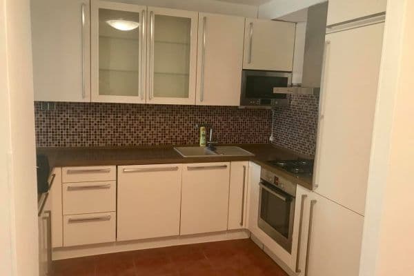 Prenájom bytu 4-izbový 91 m², Klírova, Praha, Praha Prenájom bytu 4-izbový 91 m², Klírova, Praha, Praha