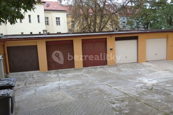 Prenájom garáže 16 m², Pod vilami, Praha Prenájom garáže 16 m², Pod vilami, Praha