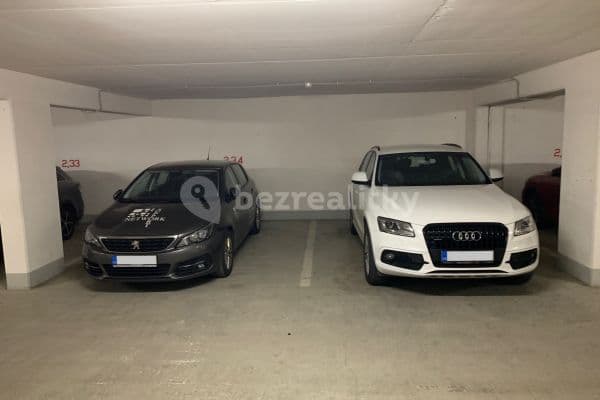 Prenájom garáže 18 m², Kytlická, Praha 9 Prenájom garáže 18 m², Kytlická, Praha 9