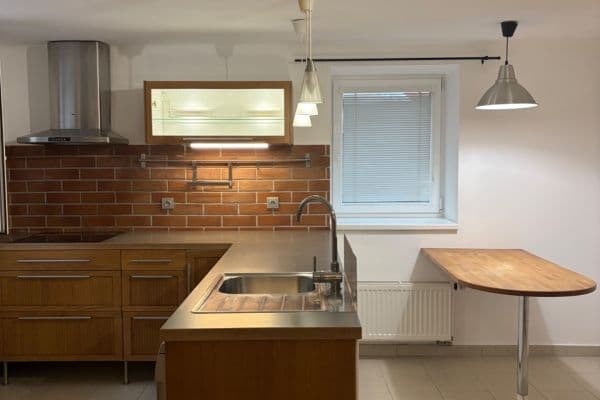 Prenájom bytu 2-izbový 50 m², Tomická, Praha Prenájom bytu 2-izbový 50 m², Tomická, Praha