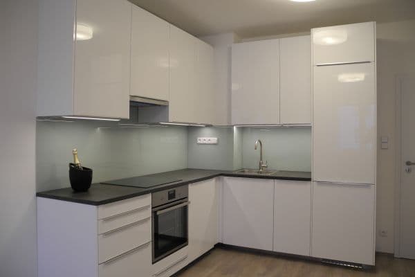 Prenájom bytu 2-izbový 50 m², Padovská, Praha Prenájom bytu 2-izbový 50 m², Padovská, Praha