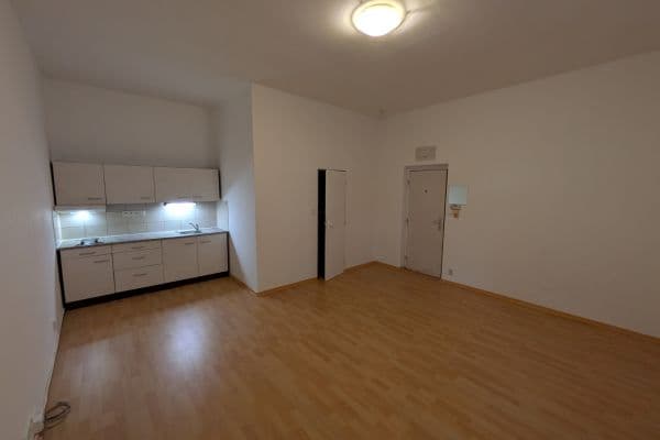 Prenájom bytu 1-izbový 28 m², Lounská, Teplice Prenájom bytu 1-izbový 28 m², Lounská, Teplice