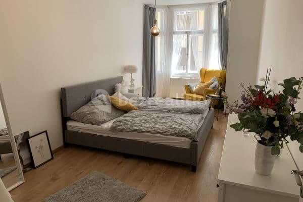 Prenájom bytu 3-izbový 74 m², Praha, Praha