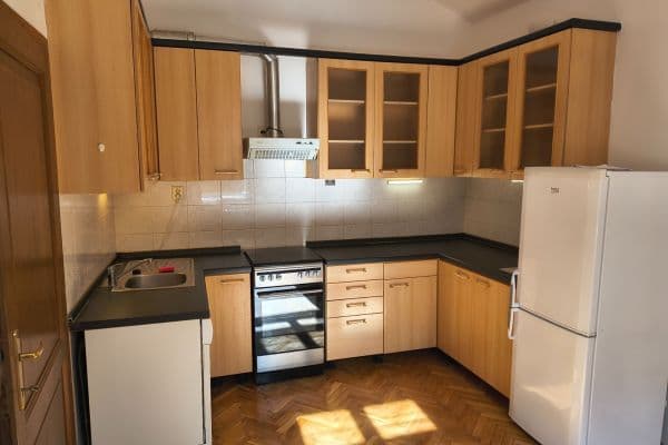 Prenájom bytu 2-izbový 55 m², Roháčova, Praha Prenájom bytu 2-izbový 55 m², Roháčova, Praha