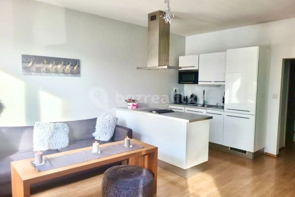 Prenájom bytu 2-izbový 41 m², Mattioliho, Praha Prenájom bytu 2-izbový 41 m², Mattioliho, Praha